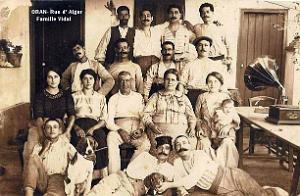 Oran- SDV- 4892- Famille Vidal rue d'Alger